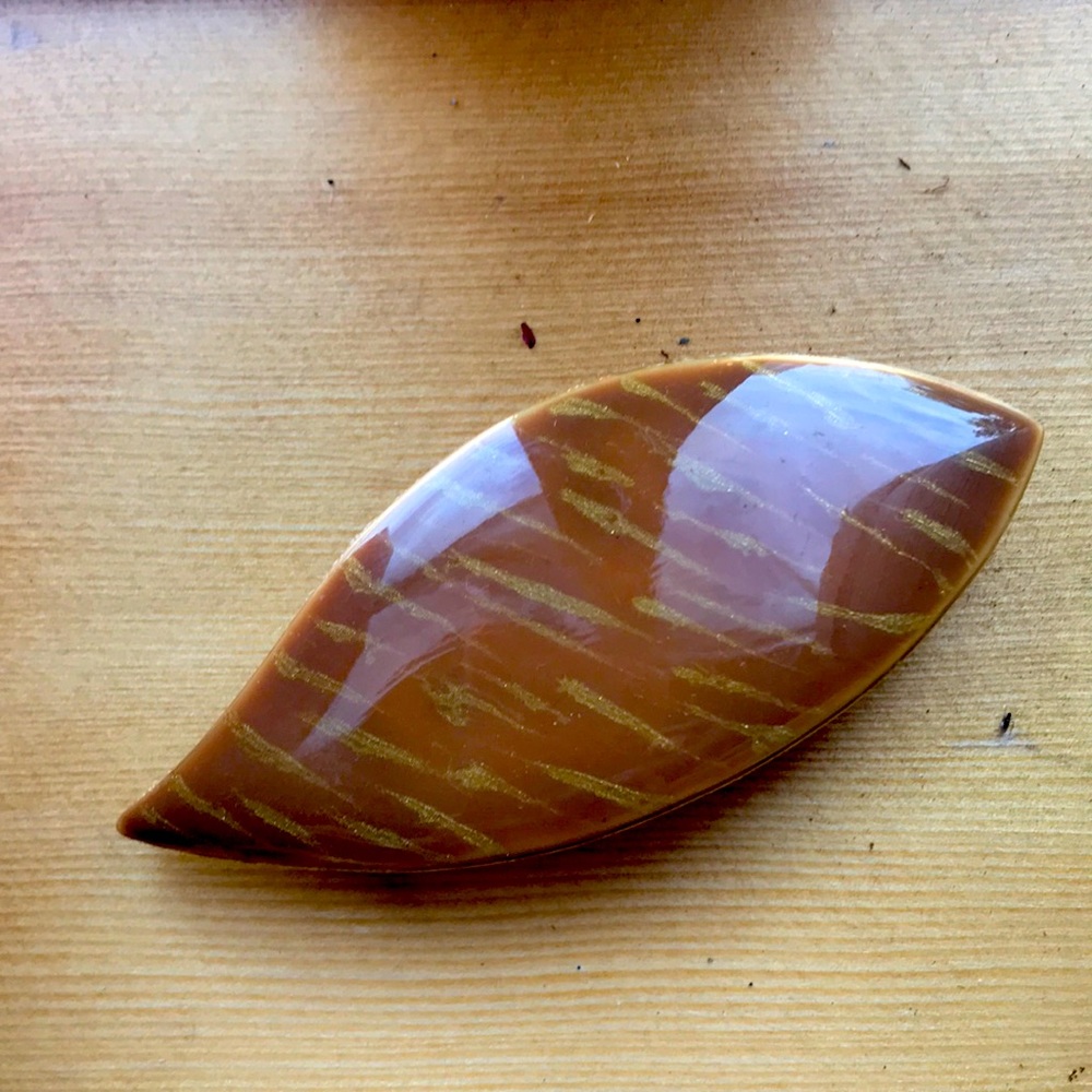 Leaf shaped gold/brown hair clip